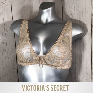 VS NWOT Beautiful Beige Mesh Floral Lace Bralette